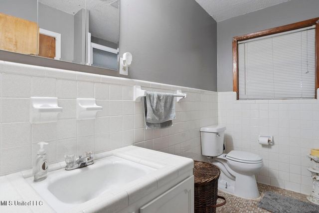 2208 Popp'S Ferry Road, Biloxi, MS 39532