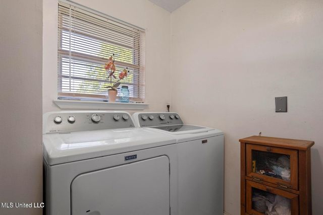 2208 Popp'S Ferry Road, Biloxi, MS 39532