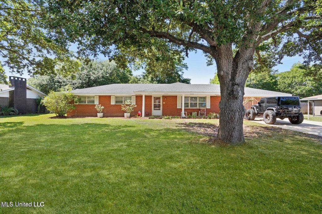 2208 Popp'S Ferry Road, Biloxi, MS 39532