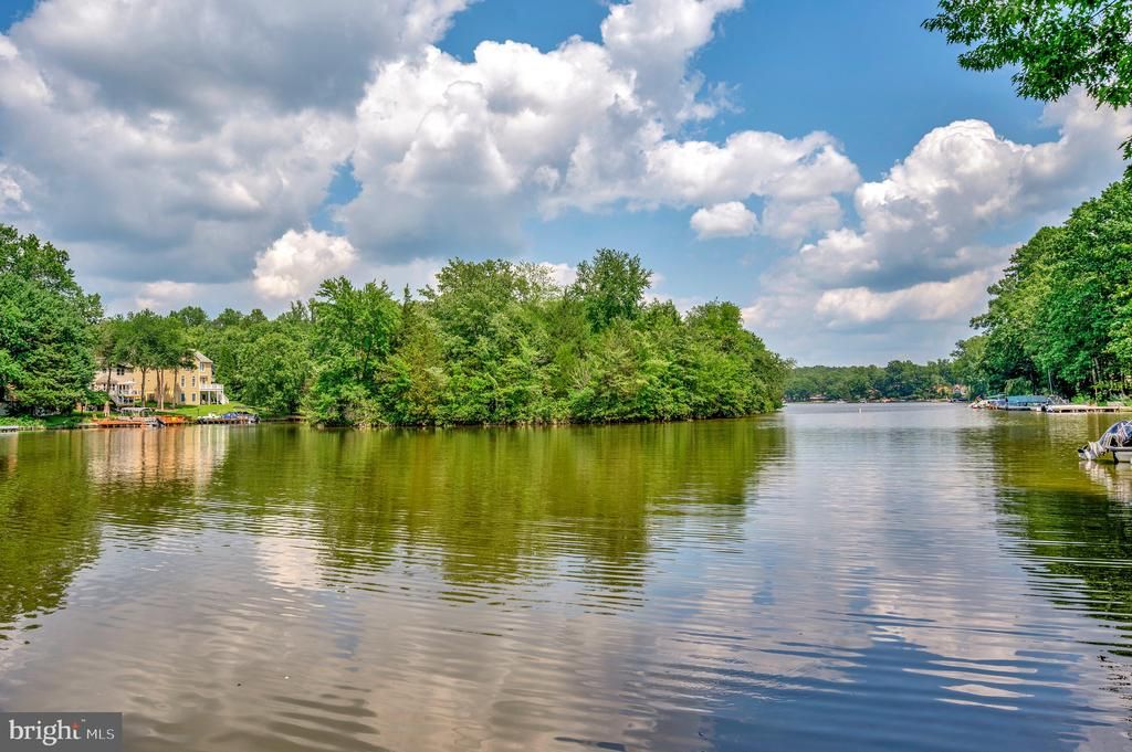 1915 LAKEVIEW PKWY, Locust Grove, VA 22508