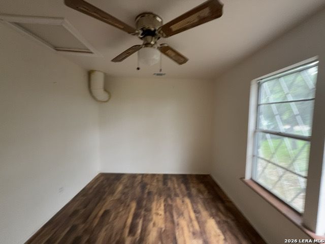 184 PARADISE LN, Lakehills, TX 78063