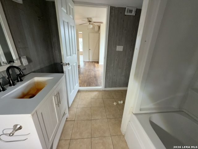 184 PARADISE LN, Lakehills, TX 78063