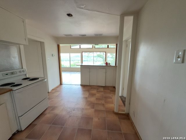 184 PARADISE LN, Lakehills, TX 78063