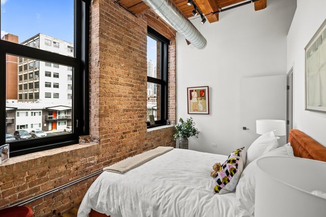 153 W Ohio Street 401, Chicago, IL 60654