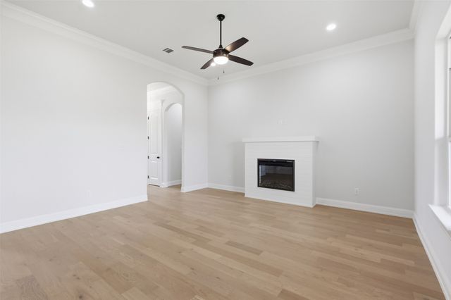 728 Raylan Street, Springtown, TX 76082