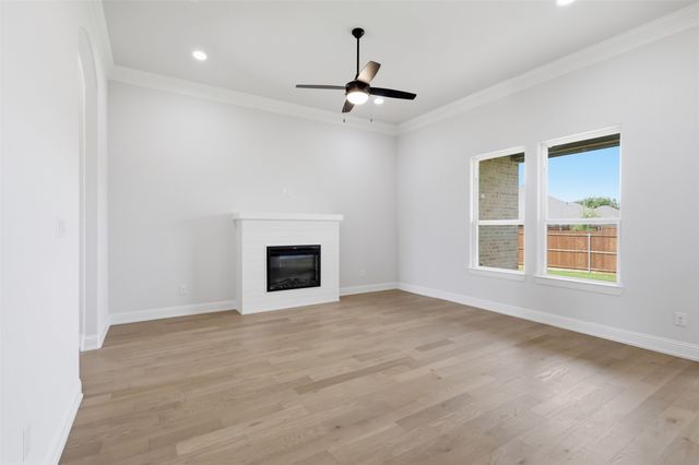 728 Raylan Street, Springtown, TX 76082