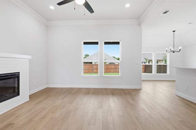 728 Raylan Street, Springtown, TX 76082