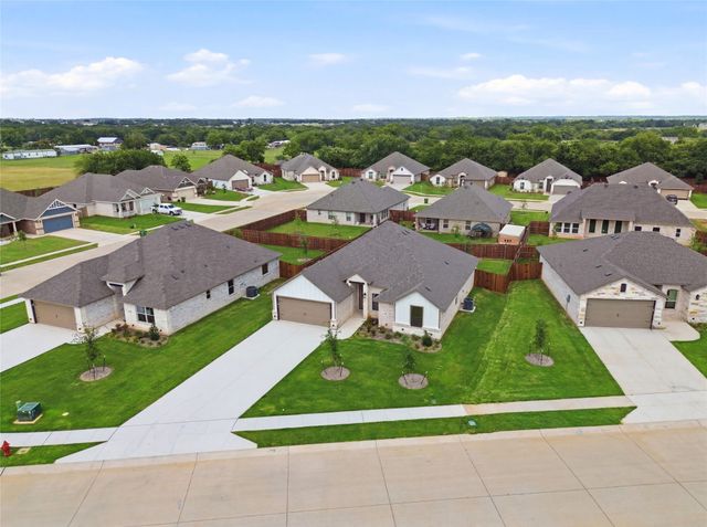 728 Raylan Street, Springtown, TX 76082