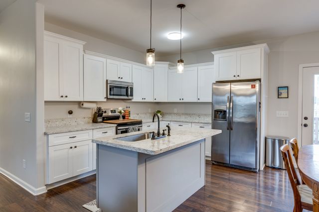 2513 Warners Rdg, Chapel Hill, TN 37034