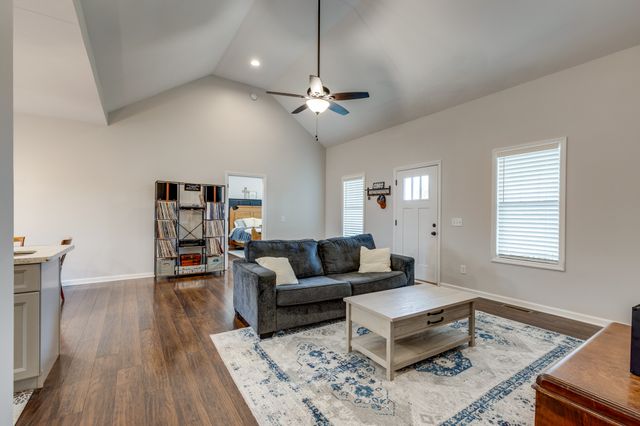 2513 Warners Rdg, Chapel Hill, TN 37034