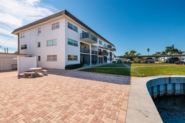3789 46TH AVENUE S 101, St Petersburg, FL 33711