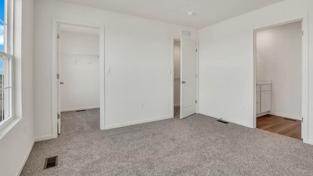 2704 Arrowhead Drive, Pingree Grove, IL 60140