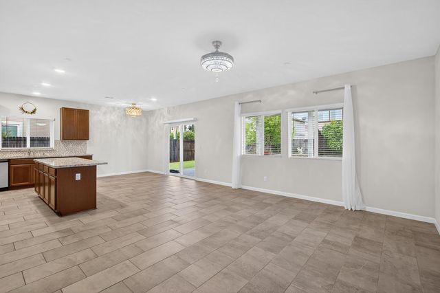 4089 Solaire Dr, Roseville, CA 95747