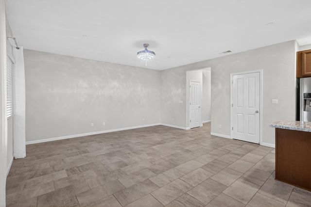 4089 Solaire Dr, Roseville, CA 95747