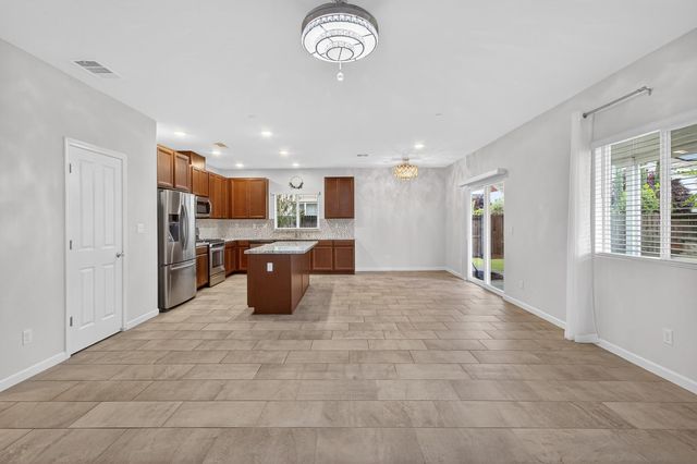 4089 Solaire Dr, Roseville, CA 95747