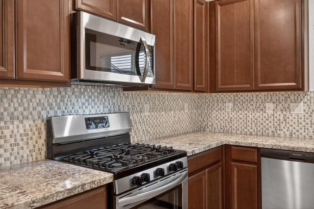 4089 Solaire Dr, Roseville, CA 95747