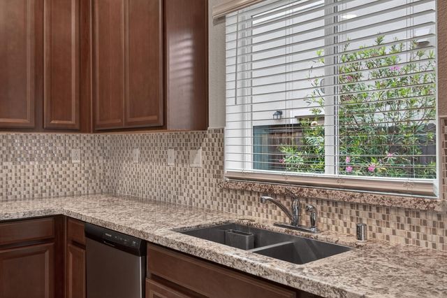 4089 Solaire Dr, Roseville, CA 95747