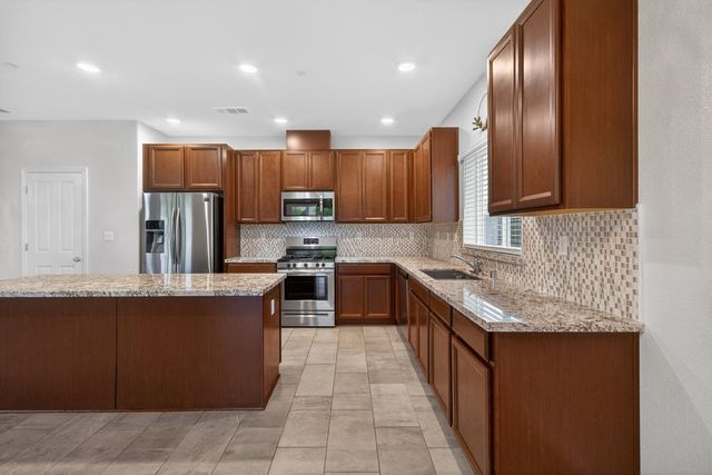 4089 Solaire Dr, Roseville, CA 95747