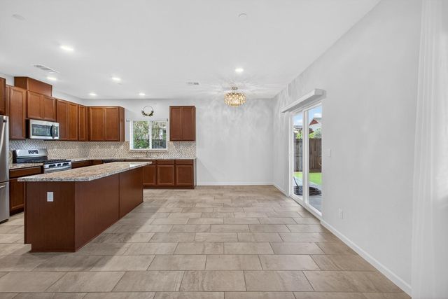 4089 Solaire Dr, Roseville, CA 95747