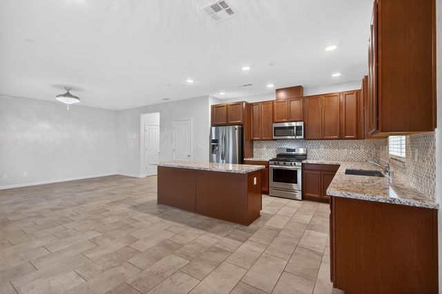 4089 Solaire Dr, Roseville, CA 95747