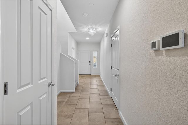 4089 Solaire Dr, Roseville, CA 95747