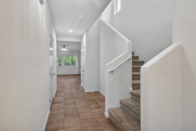 4089 Solaire Dr, Roseville, CA 95747