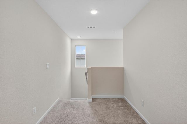 4089 Solaire Dr, Roseville, CA 95747