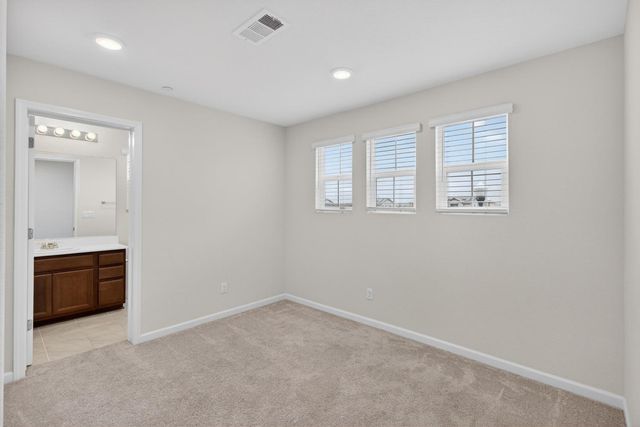 4089 Solaire Dr, Roseville, CA 95747