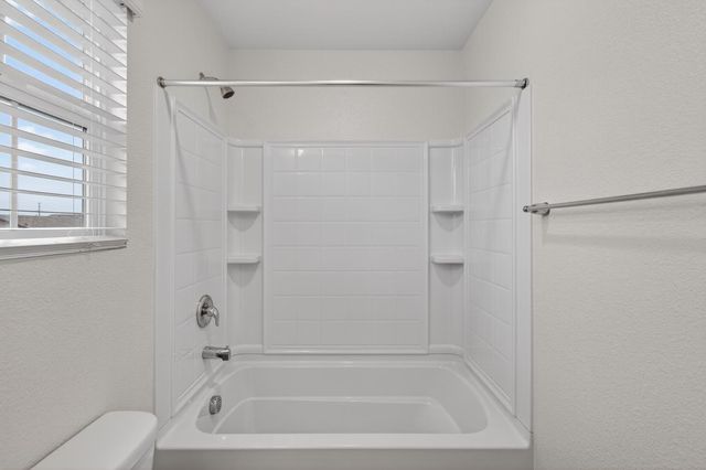 4089 Solaire Dr, Roseville, CA 95747