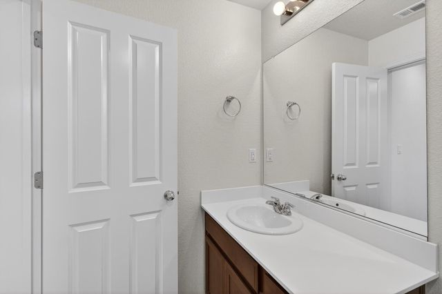 4089 Solaire Dr, Roseville, CA 95747