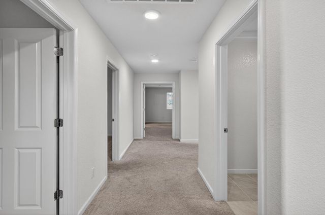 4089 Solaire Dr, Roseville, CA 95747