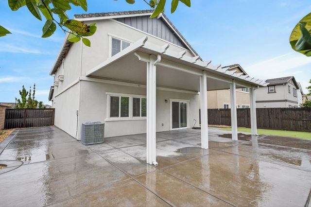 4089 Solaire Dr, Roseville, CA 95747