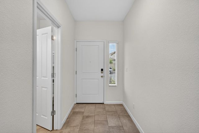 4089 Solaire Dr, Roseville, CA 95747