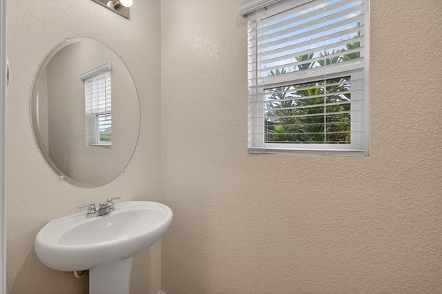 4089 Solaire Dr, Roseville, CA 95747