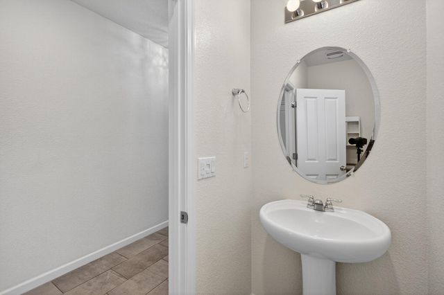 4089 Solaire Dr, Roseville, CA 95747