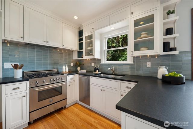 6517 Fremont Avenue N, Seattle, WA 98103