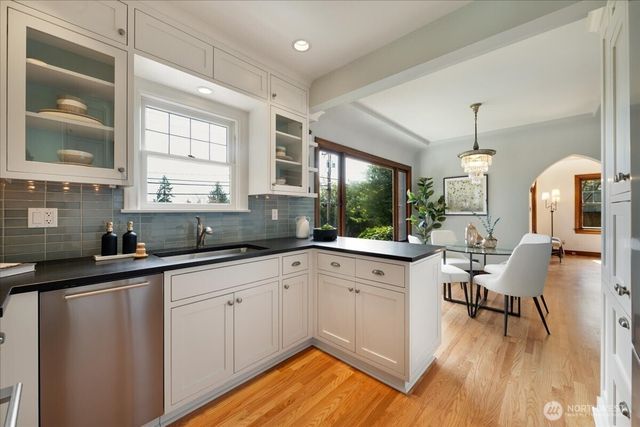 6517 Fremont Avenue N, Seattle, WA 98103