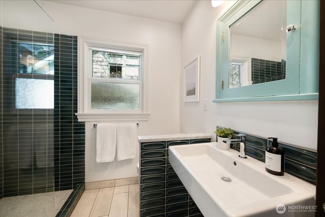 6517 Fremont Avenue N, Seattle, WA 98103