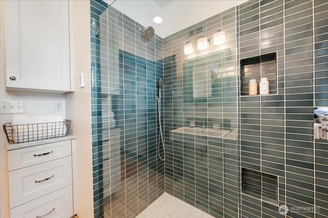 6517 Fremont Avenue N, Seattle, WA 98103