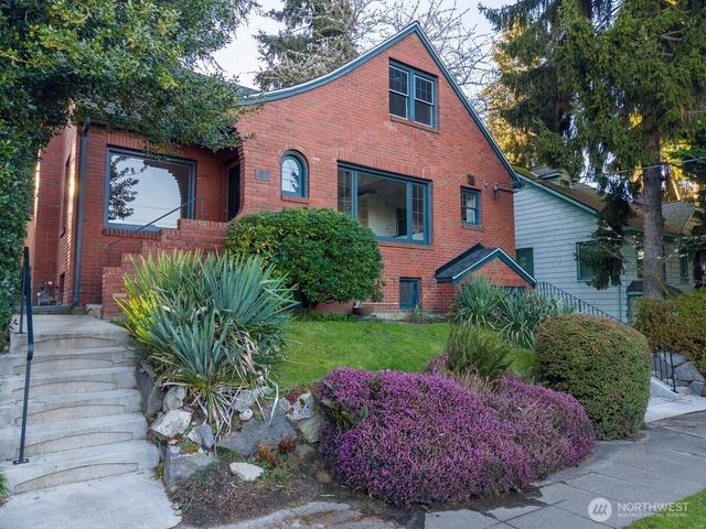 6517 Fremont Avenue N, Seattle, WA 98103