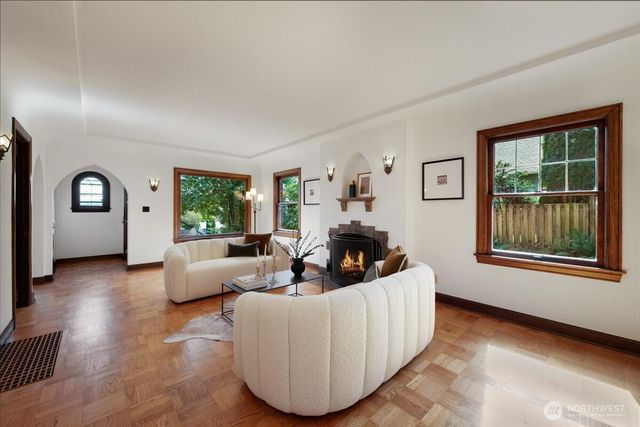 6517 Fremont Avenue N, Seattle, WA 98103