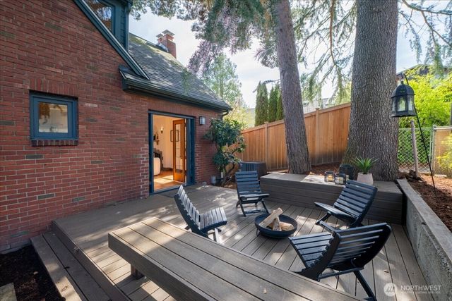 6517 Fremont Avenue N, Seattle, WA 98103