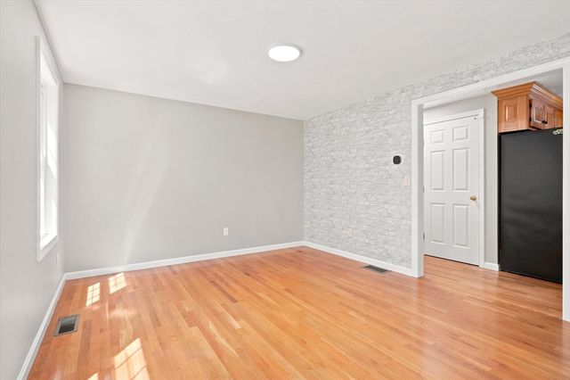 1725 Shirley Rd, Lancaster, MA 01523