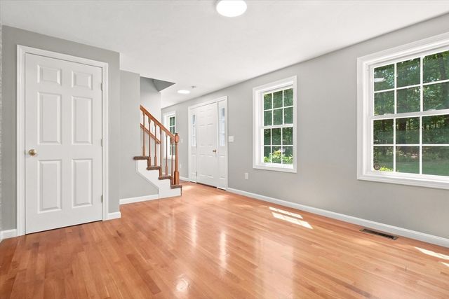 1725 Shirley Rd, Lancaster, MA 01523