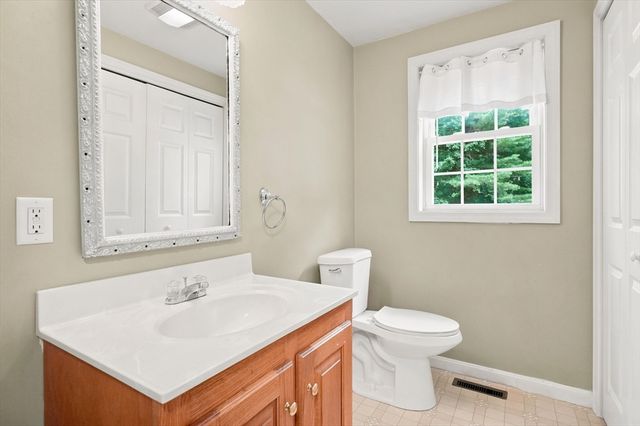 1725 Shirley Rd, Lancaster, MA 01523