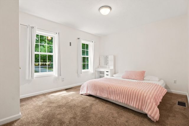1725 Shirley Rd, Lancaster, MA 01523