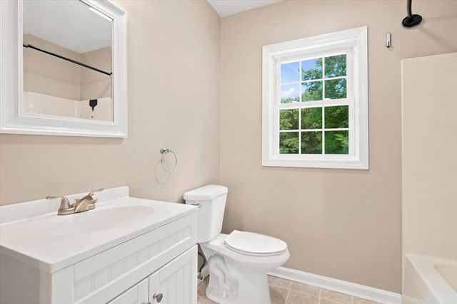 1725 Shirley Rd, Lancaster, MA 01523