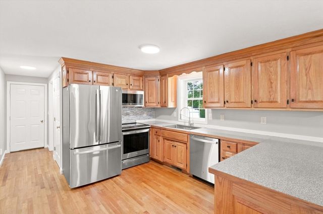1725 Shirley Rd, Lancaster, MA 01523