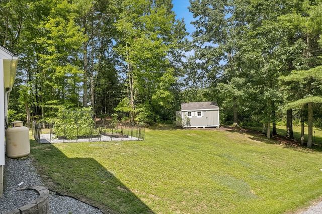 1725 Shirley Rd, Lancaster, MA 01523