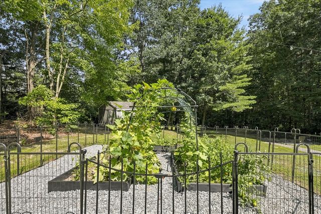 1725 Shirley Rd, Lancaster, MA 01523